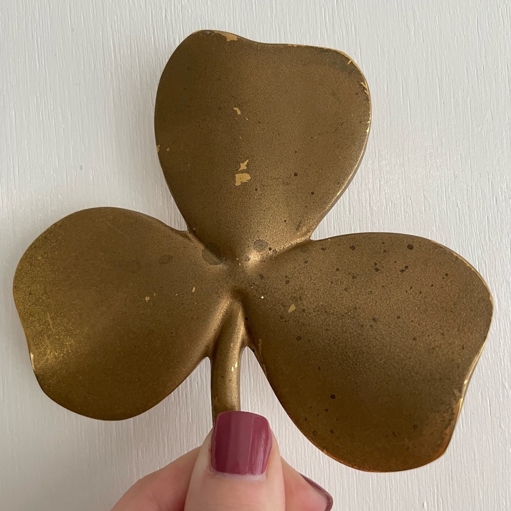 Vintage Gold Clover Decor